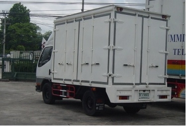 ขาย 4 ล้อใหญ่ตู้ทึบ พร้อมใช้งาน