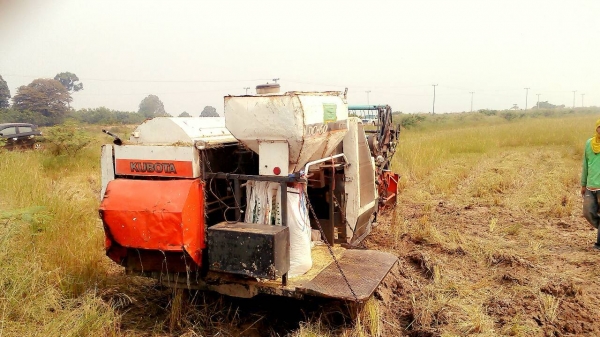 KUBOTA DC60 รถเกี่ยวกะสอบ รุ่นแรก ชั่วโมงน้อย พร้อมใช้