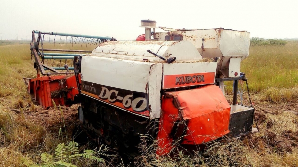 KUBOTA DC60 รถเกี่ยวกะสอบ รุ่นแรก ชั่วโมงน้อย พร้อมใช้