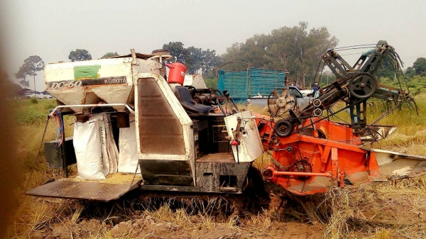 KUBOTA DC60 รถเกี่ยวกะสอบ รุ่นแรก ชั่วโมงน้อย พร้อมใช้