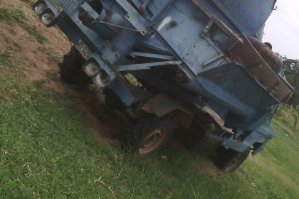 ขายรถสีข้าวสี่ล้อเครื่่องโตโยต้า85แรงตู้สีไทยเส็งพร้อมใช้งาน