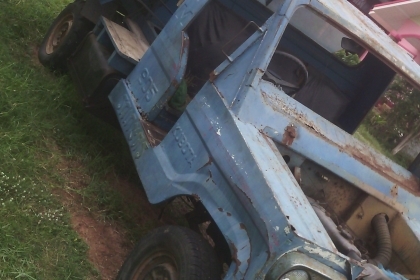 ขายรถสีข้าวสี่ล้อเครื่่องโตโยต้า85แรงตู้สีไทยเส็งพร้อมใช้งาน