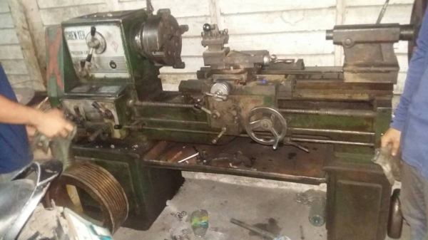 แท่นกลึงเชนเย่ ไต้หวัน 5 ฟุต 3 เพลาเกียร์บล็อก พร้อมใช้งาน ด่วน !!!! 68,000
