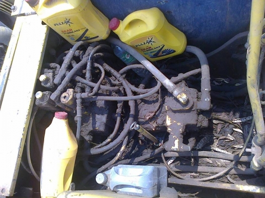 **670,000 บ.ต่อรอง// แบคโฮ MARK-3 SK120 ** ขาย แบคโฮ MARK-3 SK120 ยอดนิยม KOBELCO MARK-3 SK120 S.No.LP-02883 ไฟฟ้าเต็ม แอร์ครบ เครื่องเดิม ปั้มเดิม เครื่องISUZU 4BD1-4สูบ เครื่องดี แรงดี แห้ง ไม่เยิ้ม ปั้มดี แรงดี ทำงานดี เร็วดีครับ บูมอาร์มดี มีปะ มีเชื่