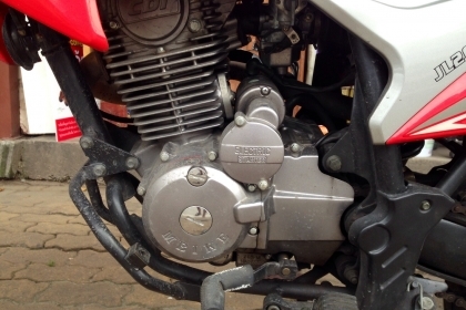 ธารนนทบุรี//ขาย m bike 200 cc สวยๆเดิมๆ ระบบไฟสมบูรณ์ทุกจุด เครื่องดีขับมันๆครับ ราคา 35,000 บาท ทะเบียนแท้