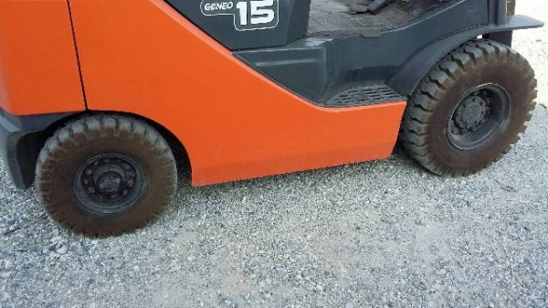 รถโฟล์คลิฟท์  1.5 ตัน  เครื่อง 5K ทำสีใหม่ ยางตันใหม่ สภาพพร้อมใช้