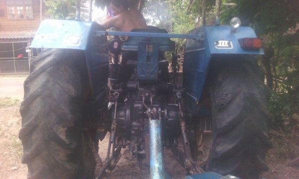 ขายรถไถฟร์อด มือสอง 6610 แท้ เสื้อลาย ปั้มกลม ไอดีโต พร้อมใช้งาน พร้อมเล่มทะเบียน ชุดโอนครบ