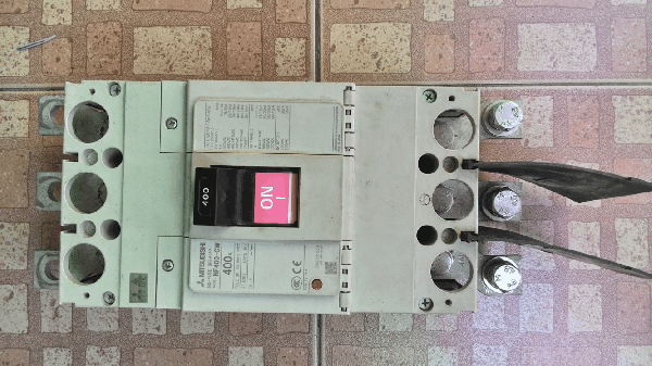 ขายBREAKER MITSUBISHI NF400-CW(400A).ของแท้100\%. ขายBREAKER MITSUBISHI NF400-CW(400A).ของแท้100\%.