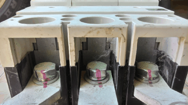 ขายBREAKER MITSUBISHI NF400-CW(400A).ของแท้100\%. ขายBREAKER MITSUBISHI NF400-CW(400A).ของแท้100\%.