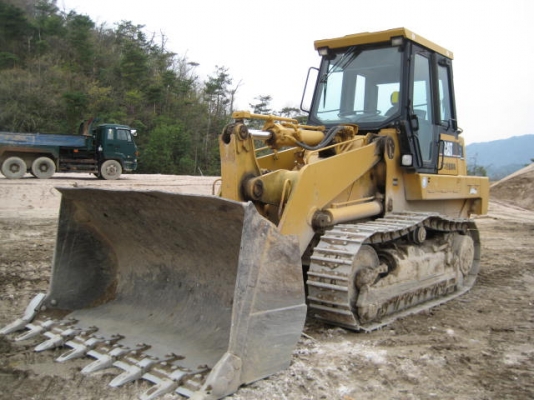 รถกตักแทรกเหล็ก 963C #BBD 7568hr 2006yr ใครหาอยู่สอบถามได้นะครับ