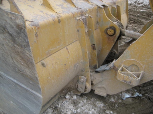 รถกตักแทรกเหล็ก 963C #BBD 7568hr 2006yr ใครหาอยู่สอบถามได้นะครับ