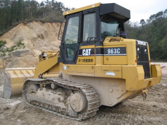 รถกตักแทรกเหล็ก 963C #BBD 7568hr 2006yr ใครหาอยู่สอบถามได้นะครับ