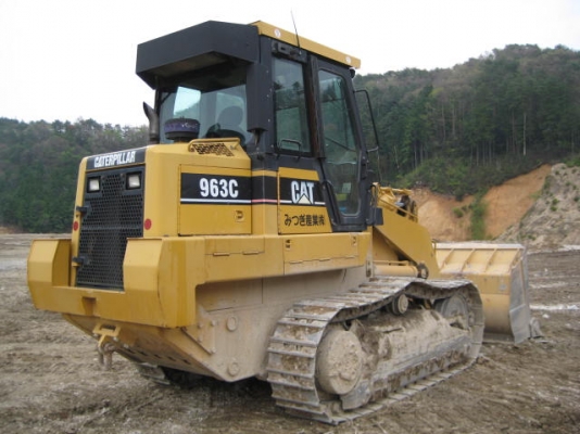 รถกตักแทรกเหล็ก 963C #BBD 7568hr 2006yr ใครหาอยู่สอบถามได้นะครับ