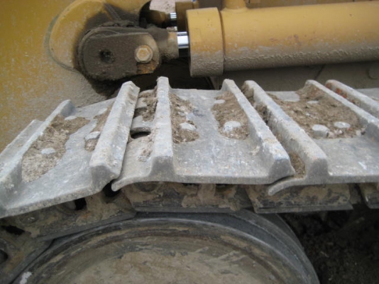 รถกตักแทรกเหล็ก 963C #BBD 7568hr 2006yr ใครหาอยู่สอบถามได้นะครับ