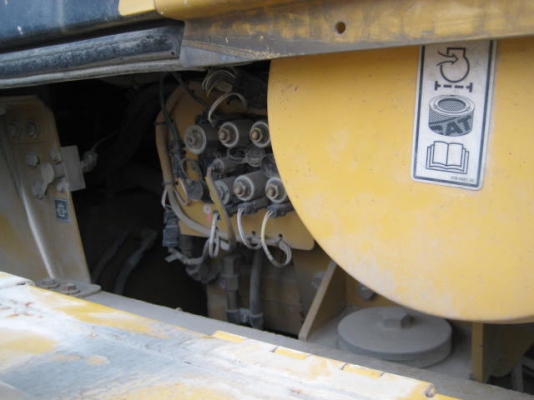 รถกตักแทรกเหล็ก 963C #BBD 7568hr 2006yr ใครหาอยู่สอบถามได้นะครับ