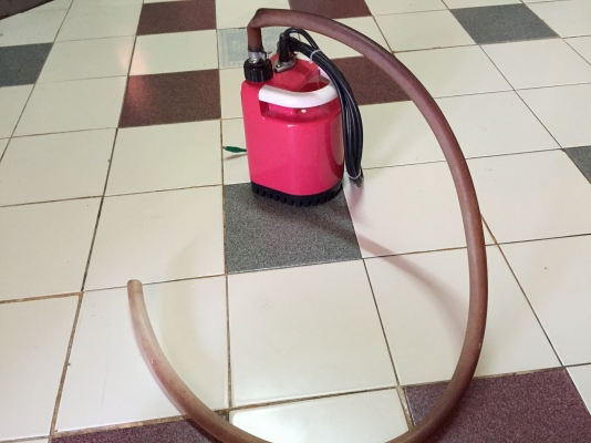 ขายไดโว่สูบน้ำขนาดท่อออก1นิ้วยี่ห้อSubmersible Pumpผลิตที่ประเทศญี่ปุ่นแท้ๆครับสภาพดีพร้อมใช้งาน