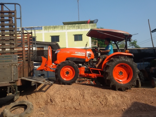 ปัญญาแทรคเตอร์..จัดมาให้ครับ ด่วน!!!คูโบต้า L4708 ใบมีดคานล่าง ยางใหม่ 4 เส้น (อ.คลองขลุง จ.กำแพงเพชร)