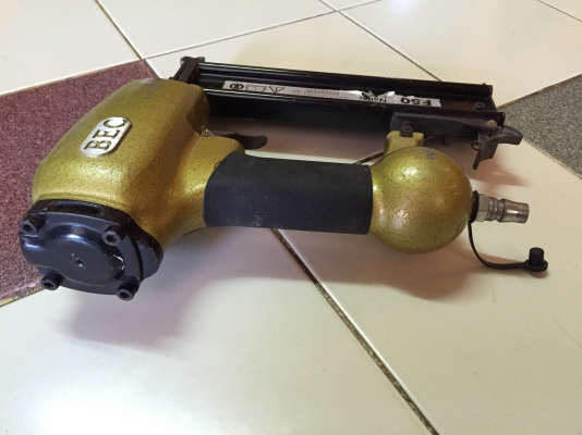 ขายแม็กลมแบบขาเดี่ยวยี่ห้อBEC(F50)สภาพดีใช้งานได้ดีปกติรับประกันครับ ขายแม็กลมแบบขาเดี่ยวยี่ห้อBEC(F50)สภาพดีใช้งานได้ดีปกติรับประกันครับ