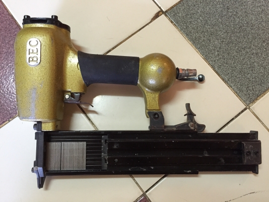 ขายแม็กลมแบบขาเดี่ยวยี่ห้อBEC(F50)สภาพดีใช้งานได้ดีปกติรับประกันครับ ขายแม็กลมแบบขาเดี่ยวยี่ห้อBEC(F50)สภาพดีใช้งานได้ดีปกติรับประกันครับ