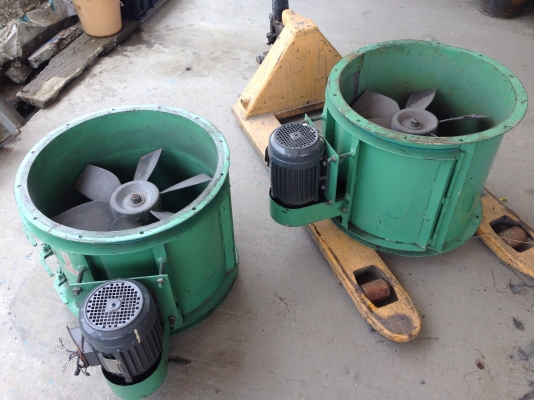 ขายพัดลมโบวเวอร์ ระบายอากาศ ขนาด 1 HP. 380V สภาพสวย พร้อมใช้งาน มี 2 ชุดครับ