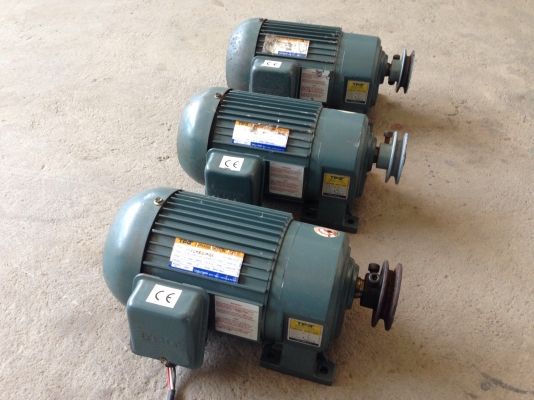 ขายมอเตอร์เกียร์ TPG 0.5 HP. 380V อัตราทด 1:3 สภาพสวย วิ่งนิ่ม พร้อมใช้งาน มี 3 ตัวครับ