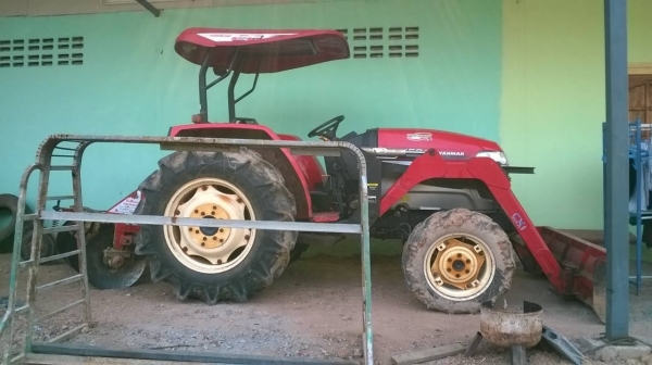 ขายรถไถ ยันมาร์ รุ่น EF 453 T ปี 53 สภาพสวยใช้งานน้อย เอกสารเล่มทะเบียนครบ อุปกรณ์ผาน 5 และผานดันหน้า