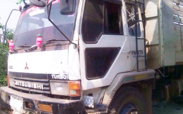 MITSUBISHI FUSO FN527 - 220 HP 6D16 TURBO MA 28000 สิบล้อดั๊มพ์ 2 เพลา กระบะดั๊มพ์มิเนียม 12 ตันสภาพดีสวยพร้อมบรรทุกได้เลย เครื่องยนต์แรงดีสุดๆติดตั้งเทอร์โบใหม่ เกียร์เดิมๆ 10 SPEED ภายในเก๋งสะอาดสวย แอร์เย็น พวงมาลัยเพาเวอร์ ระบบเบรคทริ๊ปฟี้ครบพร้อม ช่ว
