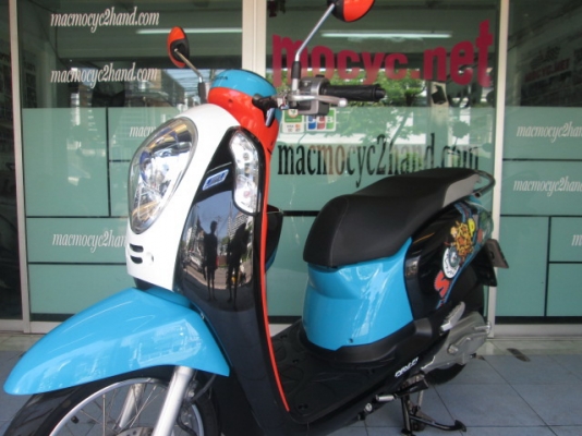 SCOOPY ลายใหม่ล่าสุดมาแล้ว นานๆจะมีลายใหม่มา อย่าปล่อยให้รถสวยลอยนวล รถเดือน  กค.ปี 57 ไมล์ 3 พันโล ฟรีโอน 33900
