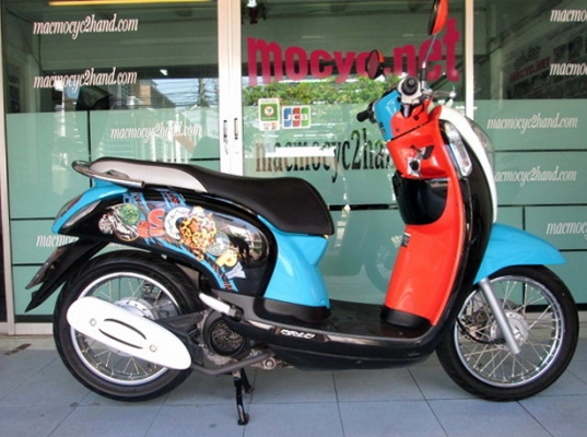 SCOOPY ลายใหม่ล่าสุดมาแล้ว นานๆจะมีลายใหม่มา อย่าปล่อยให้รถสวยลอยนวล รถเดือน  กค.ปี 57 ไมล์ 3 พันโล ฟรีโอน 33900