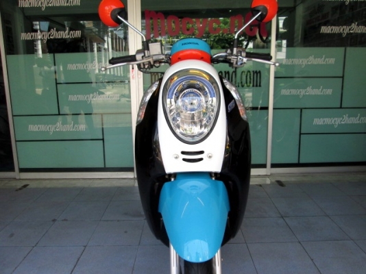 SCOOPY ลายใหม่ล่าสุดมาแล้ว นานๆจะมีลายใหม่มา อย่าปล่อยให้รถสวยลอยนวล รถเดือน  กค.ปี 57 ไมล์ 3 พันโล ฟรีโอน 33900