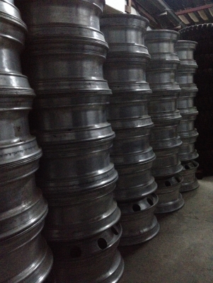 กะทะล้อ10รูยุโรปแท้ 22.5x8.25 อลูมิเนียม สวยๆเลย