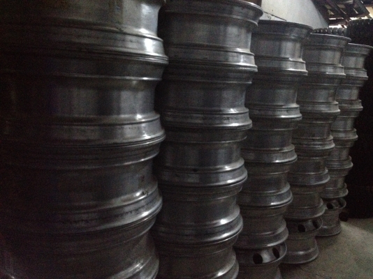 กะทะล้อ10รูยุโรปแท้ 22.5x8.25 อลูมิเนียม สวยๆเลย