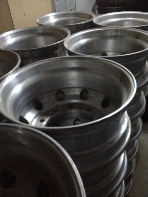 กะทะล้อ10รูยุโรปแท้ 22.5x8.25 อลูมิเนียม สวยๆเลย