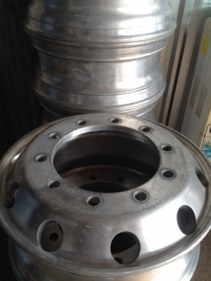 กะทะล้อ10รูยุโรปแท้ 22.5x8.25 อลูมิเนียม สวยๆเลย