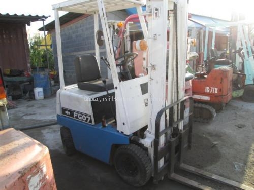 รถยก   KOMATSU    FG07-2  รหัสสินค้า : 13001447 หรือเพิ่มเติมไดที่ www.nihonmono.com
