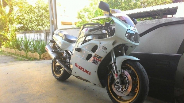 Suzuki Gsxr1100w 1996 ทะเบียนพร้อมโอน