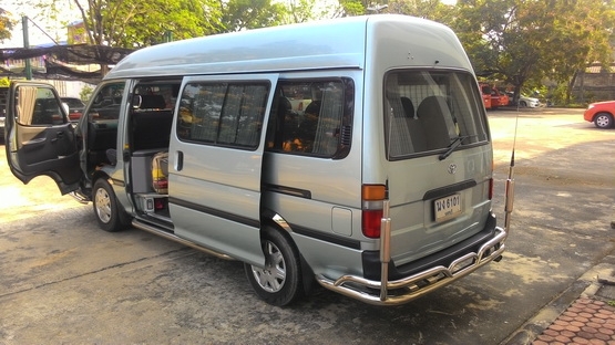 ขายรถตู้หลังคาสูง TOYOTA ปี 2003 ดีเซล 3000 เครื่องเดิมๆพร้อมใช้งาน