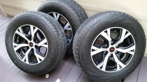 ขายล้อ TRD ขอบ17 พร้อมยาง  265/65R17