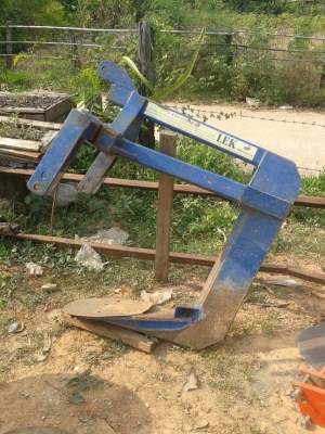 ขายรถไถ คูโบต้า 47 แรงม่้า พร้อมตัวคีบ ผาน อื่่นๆ ครบชุดราคาเพียง 980,000 บาทติดต่อ0899201336