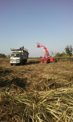 ขายรถไถ คูโบต้า 47 แรงม่้า พร้อมตัวคีบ ผาน อื่่นๆ ครบชุดราคาเพียง 980,000 บาทติดต่อ0899201336