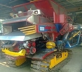 ขายด่วน รถเกี่ยวข้าวไทยเส็งยนต์ TSY รุ่น เดี่ยวทรนง รถสวยจัดสภาพดีสุดๆพร้อมใช้งานได้เลยครับ เครื่องยนต์ 220 HP JO8C-J1 เครื่องแน่นแรงดีไม่มีเยิ้ม อุ้ม 2.5 ตัน ปั๊มไดกิ้นเบอร์ 23 แรงดีทำงานได้เร็วดีมากครับ ช่วงล่างตัวเดิน 12 แน่นดีพร้อมใช้งาน ราคาต่อรองได้