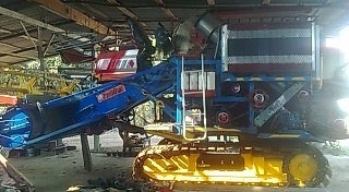 ขายด่วน รถเกี่ยวข้าวไทยเส็งยนต์ TSY รุ่น เดี่ยวทรนง รถสวยจัดสภาพดีสุดๆพร้อมใช้งานได้เลยครับ เครื่องยนต์ 220 HP JO8C-J1 เครื่องแน่นแรงดีไม่มีเยิ้ม อุ้ม 2.5 ตัน ปั๊มไดกิ้นเบอร์ 23 แรงดีทำงานได้เร็วดีมากครับ ช่วงล่างตัวเดิน 12 แน่นดีพร้อมใช้งาน ราคาต่อรองได้