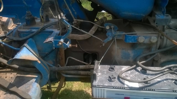 ขายรถไถ FORD 8210 สภาพพร้อมใช้งาน มีเล่มทะเบียน อุปกรณ์ผาน 3 ละผานดันหน้า