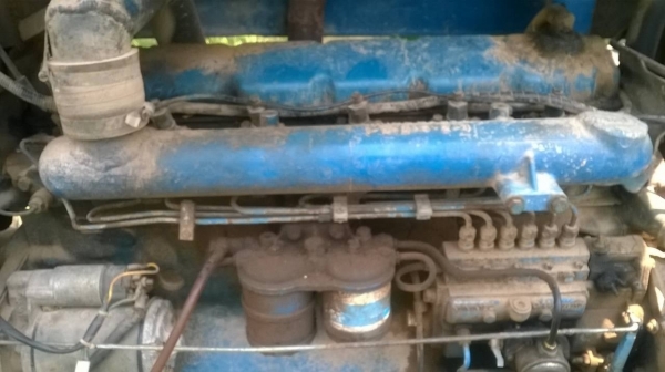 ขายรถไถ FORD 8210 สภาพพร้อมใช้งาน มีเล่มทะเบียน อุปกรณ์ผาน 3 ละผานดันหน้า