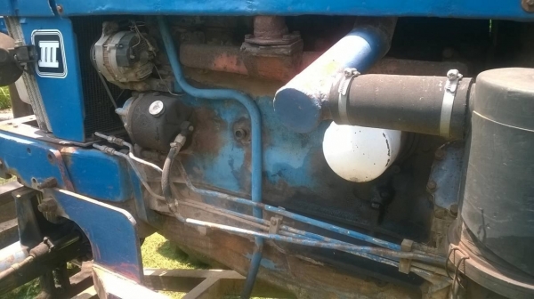 ขายรถไถ FORD 8210 สภาพพร้อมใช้งาน มีเล่มทะเบียน อุปกรณ์ผาน 3 ละผานดันหน้า