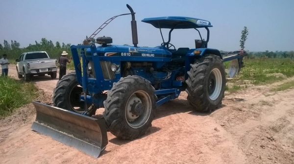 ขายรถไถ FORD 8210 สภาพสวยพร้อมใช้งาน เอกสารเล่มทะเบียนครบ อุปกรณ์ผาน 3 ผาน 7 และผานดันหน้า