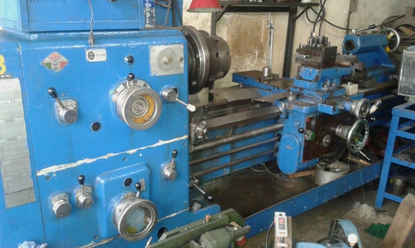 เครื่องกลึง 11 ฟุต ของประเทศ อิตาลี MADE IN ITALY เกียร์บล็อค 3 เพลา พร้อมใช้งาน