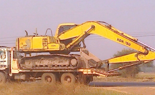 ขายด่วน KOMATSU PC 200-6 ซีเรียล 95047 เครื่องเดิมปั๊มเดิมๆ รถบอดี้ภายนอกเดิมๆบูมอาร์มไม่มีปะ ภายในเก๋งกระจกหน้ากับกระจกข้างประตูไม่มีนะครับ ไฟฟ้าตัด ช่วงล่างเอวแน่นดี เหลมไม่มีผุ โรลเลอร์โซ่ใบแทรกประมาณ 60\% เอกสารเล่มทะเบียนครบพร้อม ราคาต่อรองได้ครับ