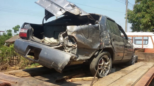 ขาย(( 14,000)) รถเก๋งตกถนน โตโยต้า AE 101. เครื่องดีติดได้ 5A.