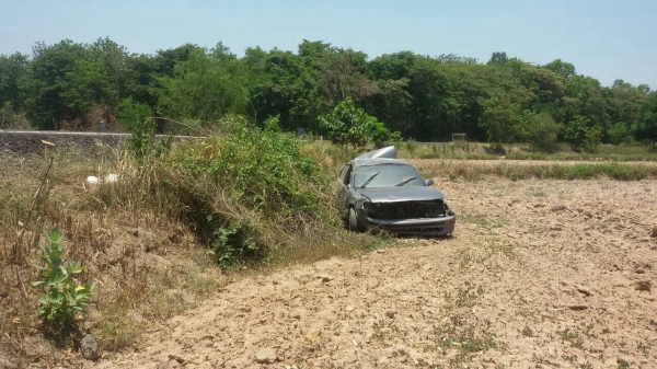 ขาย(( 14,000)) รถเก๋งตกถนน โตโยต้า AE 101. เครื่องดีติดได้ 5A.